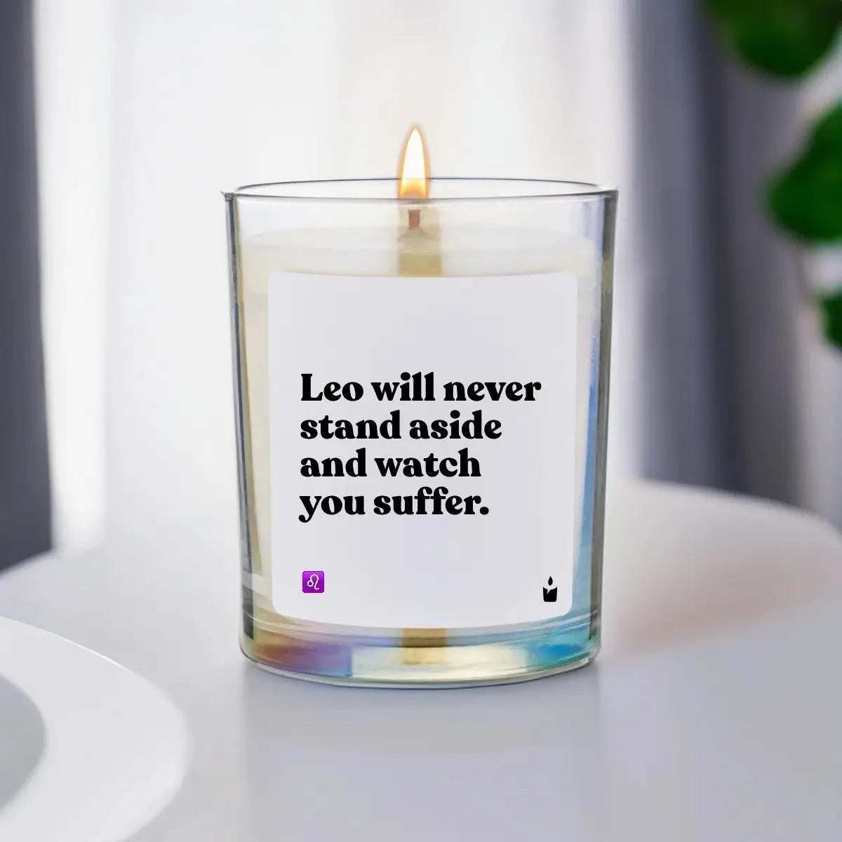 Duftkerze Rainbow Woody Leo will never stand aside and watch you suffer. von ChattyCandles