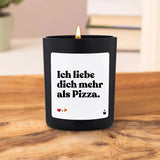 Duftkerze Schwarz Woody Ich liebe dich mehr als Pizza. von ChattyCandles
