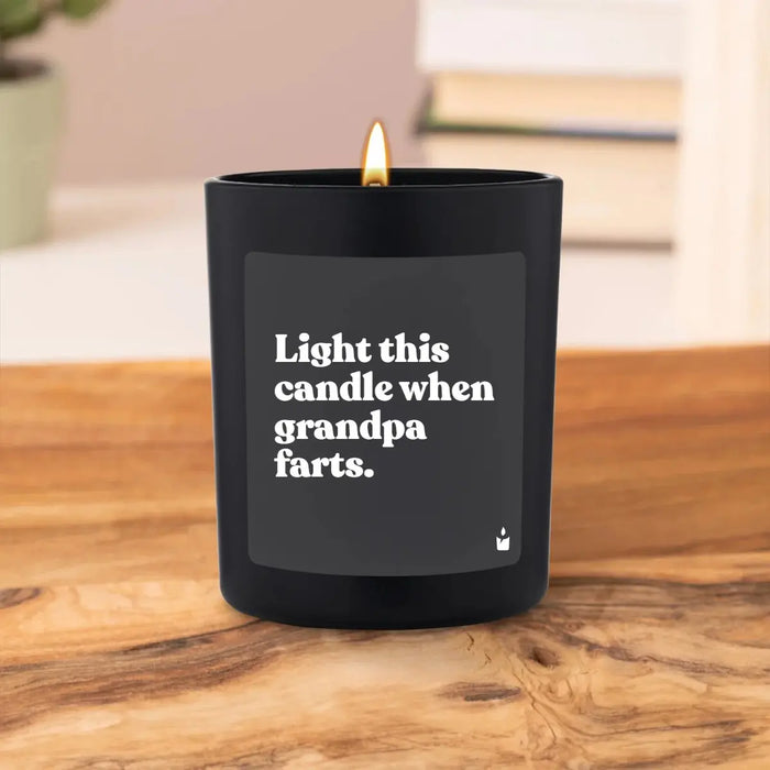 Duftkerze Woody Light this candle when grandpa farts. von ChattyCandles