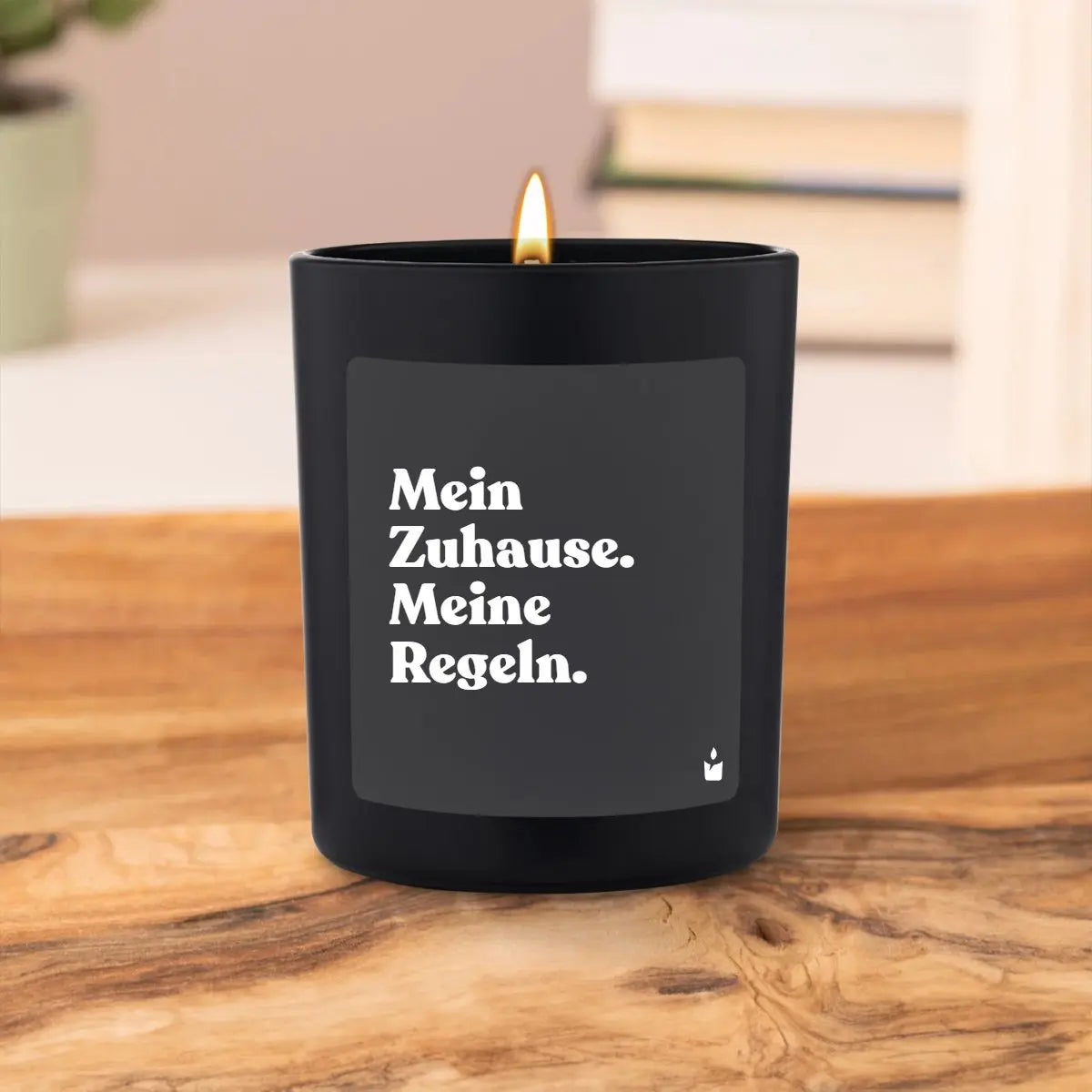 Duftkerze Schwarz Woody Mein Zuhause. Meine Regeln. von ChattyCandles