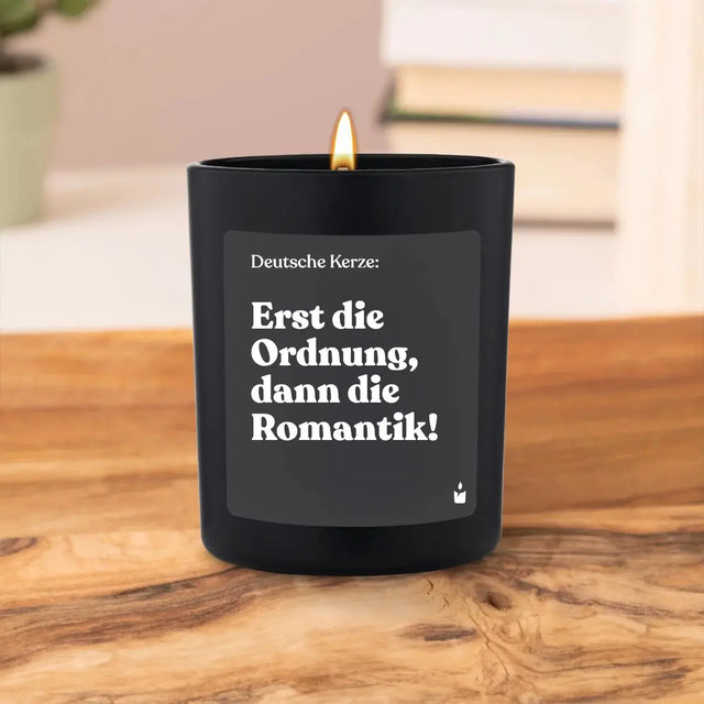 Duftkerze Schwarz Woody Erst die Ordnung, dann die Romantik! von ChattyCandles