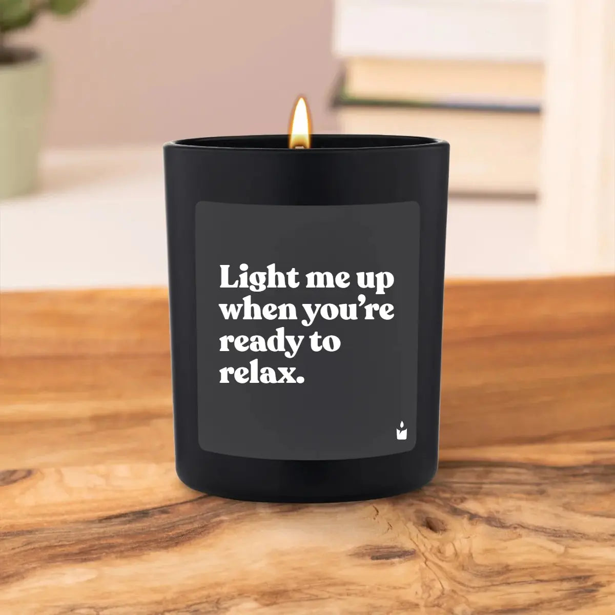 Duftkerze Schwarz Flowery Light me up when you’re ready to relax. von ChattyCandles