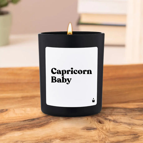 Duftkerze Schwarz Flowery Capricorn Baby von ChattyCandles