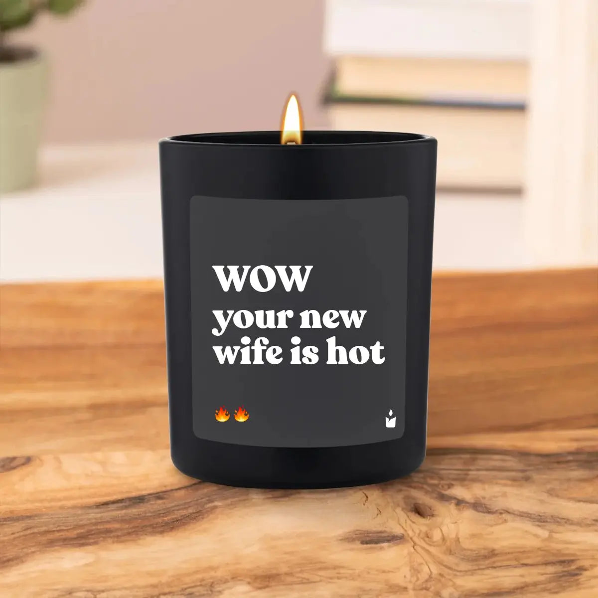 Duftkerze Schwarz Woody Wow your new wife is hot von ChattyCandles