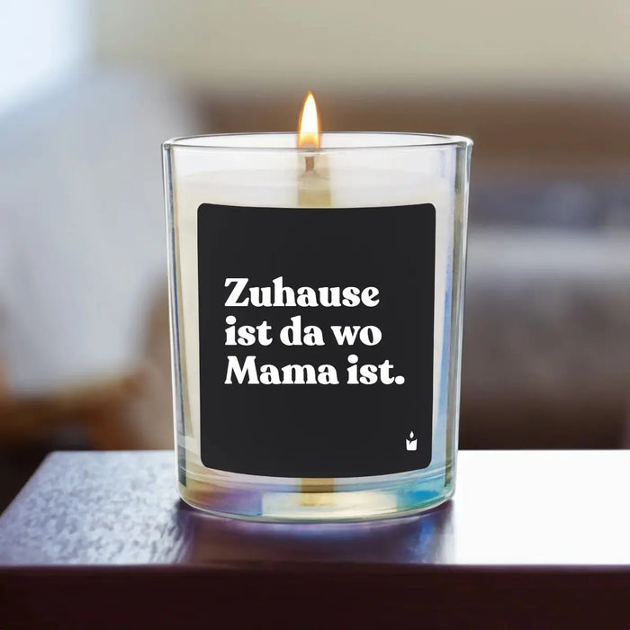 Duftkerze Woody Zuhause ist da wo Mama ist. von ChattyCandles