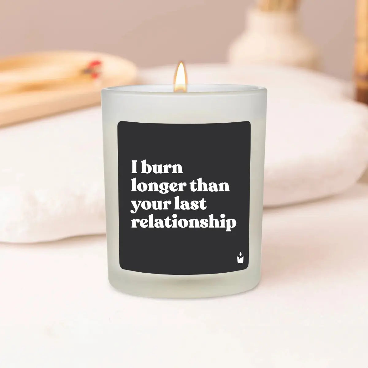 Duftkerze Weiss Woody I burn longer than your last relationship von ChattyCandles