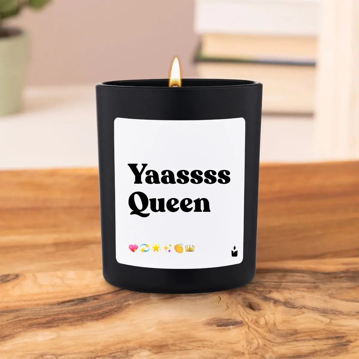 Duftkerze Schwarz Woody Yaassss Queen von ChattyCandles