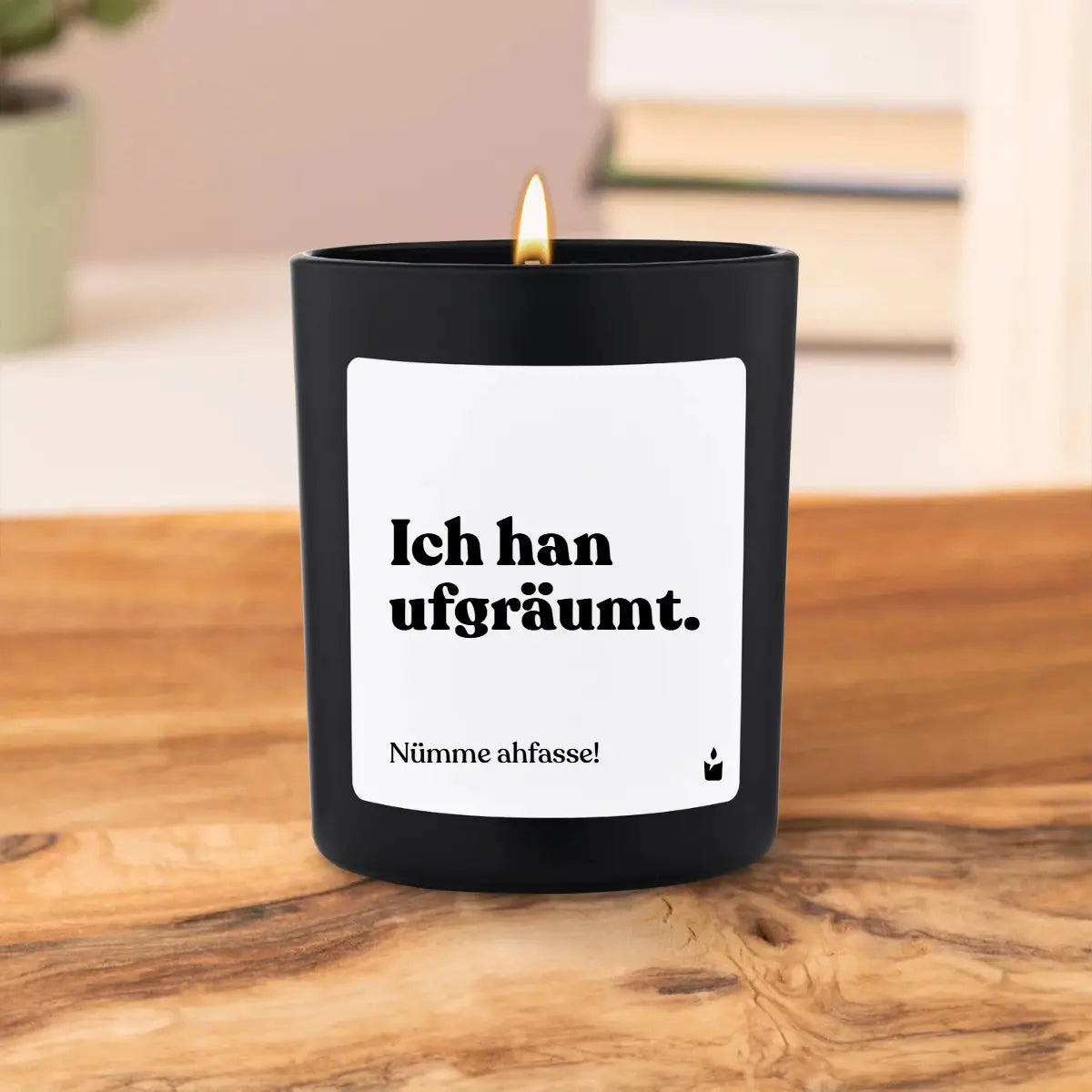 Duftkerze Schwarz Woody Ich han ufgräumt. Nümme ahfasse! von ChattyCandles