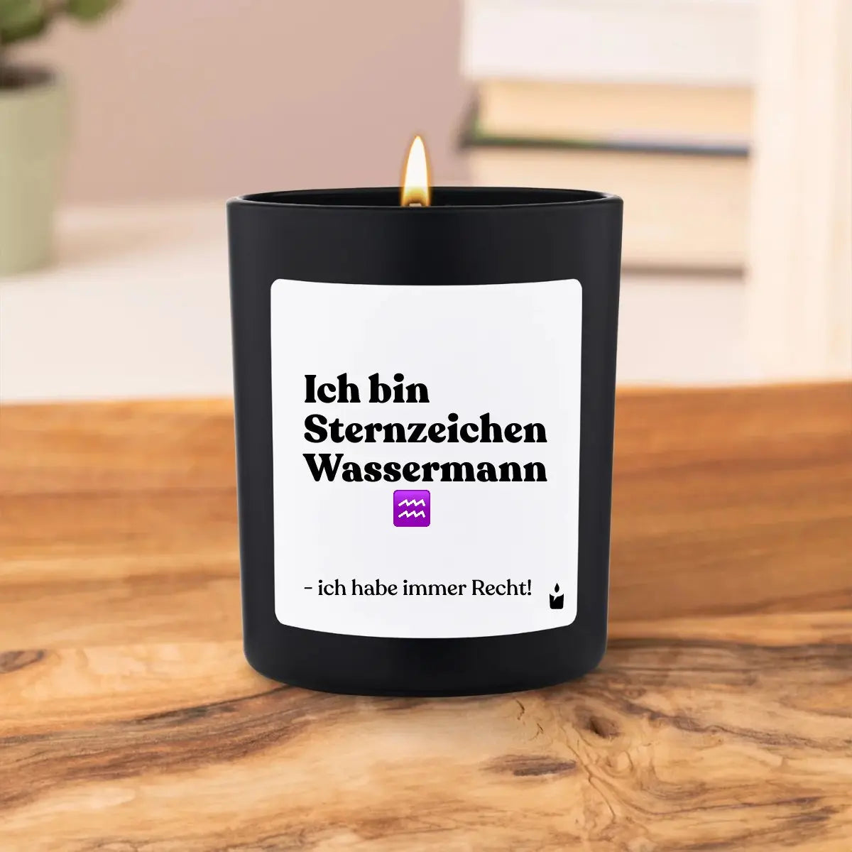 Duftkerze Schwarz Woody Ich bin Sternzeichen Wassermann - ich habe immer Recht! von ChattyCandles