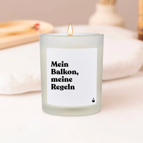 Duftkerze Weiss Woody Mein Balkon, meine Regeln von ChattyCandles
