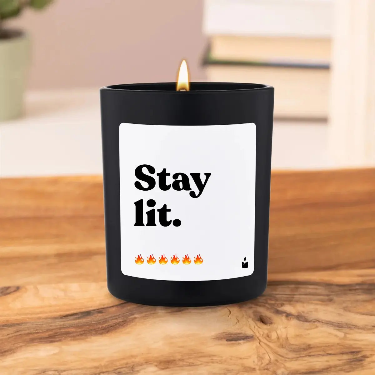 Duftkerze Schwarz Flowery Stay lit. von ChattyCandles