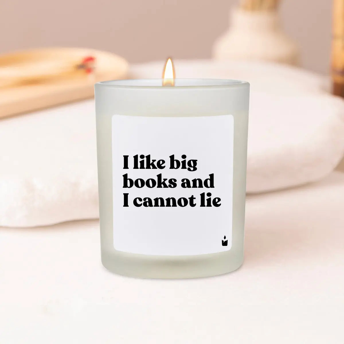 Duftkerze Weiss Woody I like big books and I cannot lie von ChattyCandles