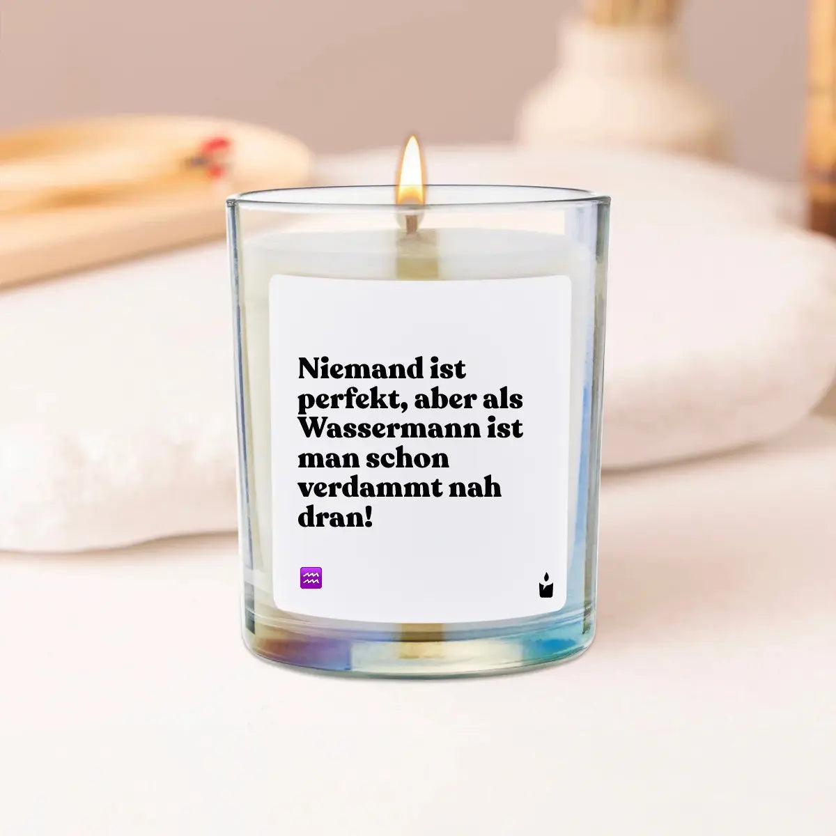 Duftkerze Rainbow Woody Niemand ist perfekt, aber als Wassermann ist man schon verdammt nah dran! von ChattyCandles