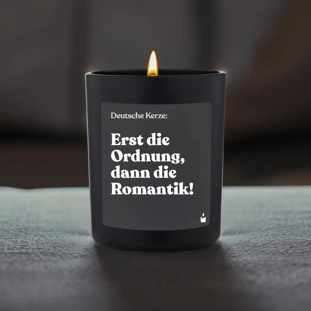 Duftkerze Schwarz Woody Erst die Ordnung, dann die Romantik! von ChattyCandles