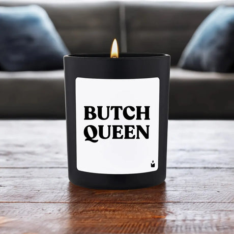 Duftkerze Schwarz Woody Butch Queen von ChattyCandles