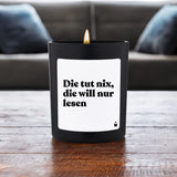 Duftkerze Schwarz Woody Die tut nix, die will nur lesen von ChattyCandles