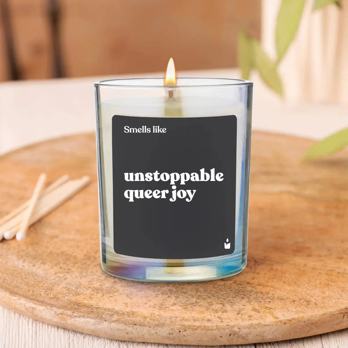 Duftkerze Rainbow Flowery Smells like unstoppable queer joy von ChattyCandles