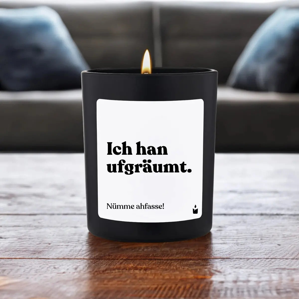 Duftkerze Schwarz Woody Ich han ufgräumt. Nümme ahfasse! von ChattyCandles