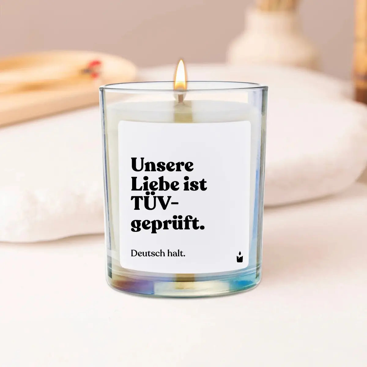 Duftkerze Rainbow Woody Unsere Liebe ist TÜV-geprüft. Deutsch halt. von ChattyCandles