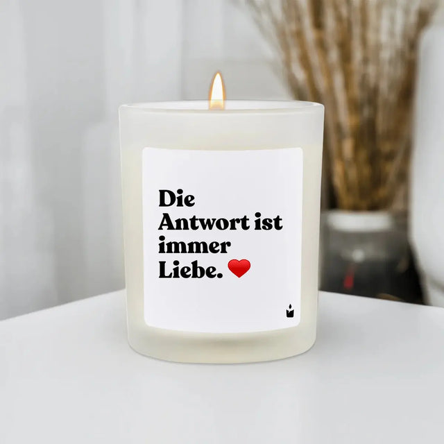 Duftkerze Weiss Woody Die Antwort ist immer Liebe. von ChattyCandles
