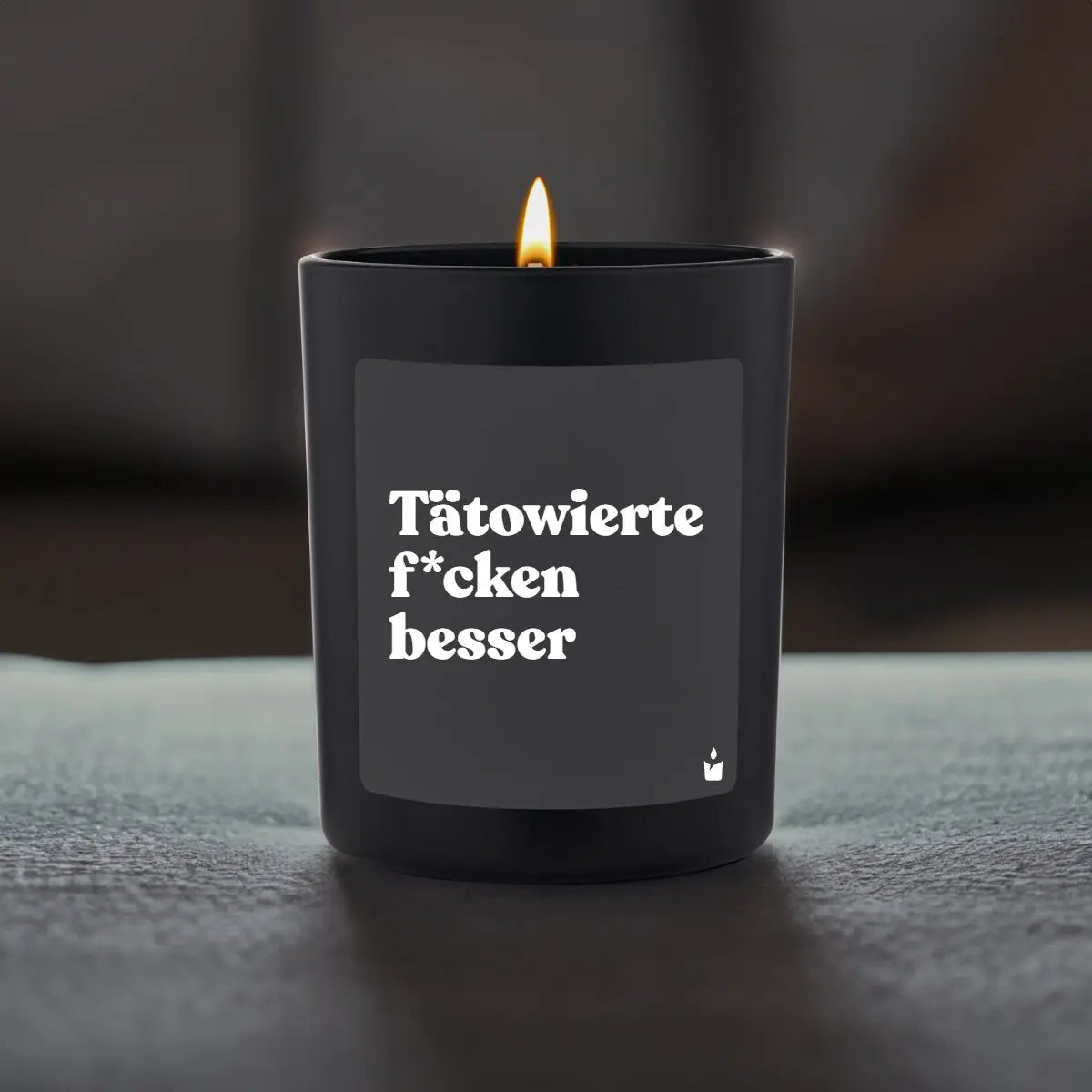 Duftkerze Schwarz Woody Tätowierte f*cken besser von ChattyCandles